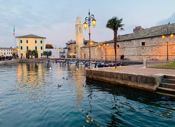 Lazise,See,Kirche | © pexels-marian-croitoru-5794996 (1)