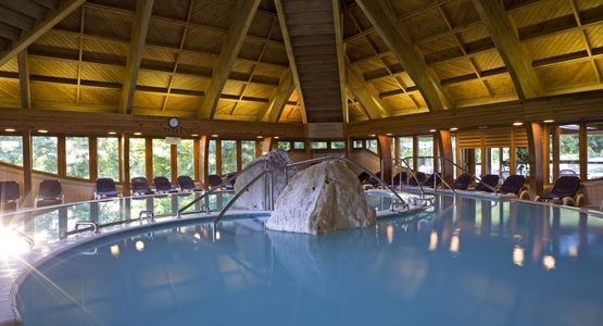 Hévíz Heviz Ungarn Wellness Thermal Pool Schwimmen Hallenbad | © Danubius Heviz Spa