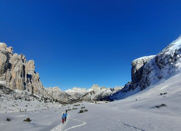 Schnee, Schneeschuhwanderer, Berge  | ©  (C) Irmgard Huber