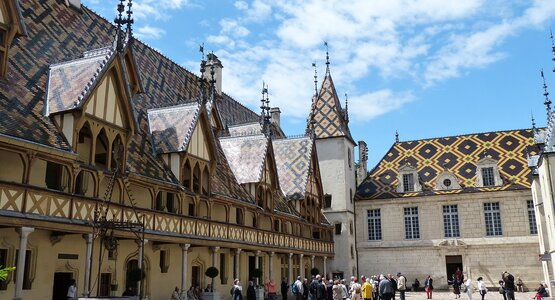 Menschen, Blauer Himmel, Beaune Hospitz | © (c)Pixabay