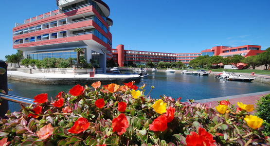 Hotel, Boote, Blumen | © Histrion - marina (c) Hotel Histrion