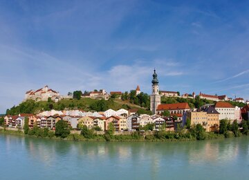 Fluss, Stadt,Bäume | © (c) visit Burghausen