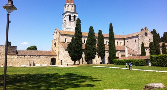 Wiese,Haus,Laterne | © (c) Pixabay_Aquileia