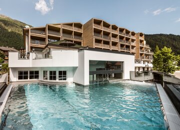 Hotel , Pool , Südtirol | © Falkensteinerhof