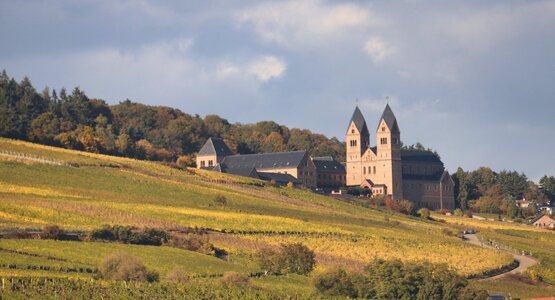 Kloster,WIese,Blauerhimmel | © Abtei Kloster St. Hildegard von Bingen (C) Pixabay