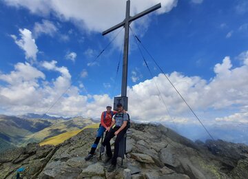 Gipfel Böses Weibele Wanderführerin Wandern Berge | © Irmgard Huber