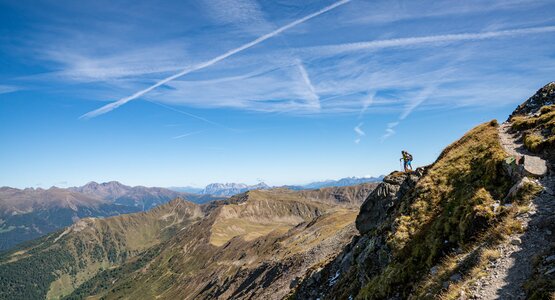 Berge,Wanderer,Blauer Himmel | © Wandern Herzass Villgratental 2 (C) TVB Osttirol_Senfter Eduard