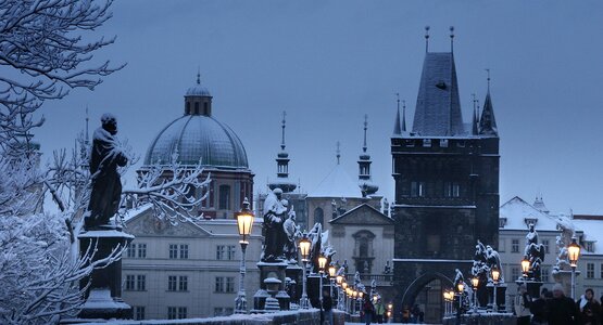 Karlsbrücke, Schnee, Menschen | © (c) Czech Tourism