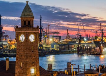 Hamburg Deutschland Hafen Kräne Turm Uhr | © Karten Bergmann auf Pixabay