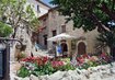 Gassen Ort Côte d’Azur | © Gerald Haschka Gasse Platz Brunnen Côte d’Azur | © Gerald Haschka