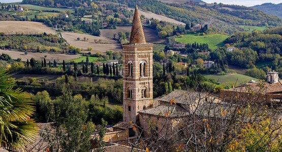Urbino Italien Emilia Romagna Berge Bäume Wald Häuser | © pixabay
